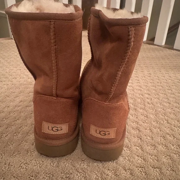 UGG Classic Short II - Picture 3 of 5